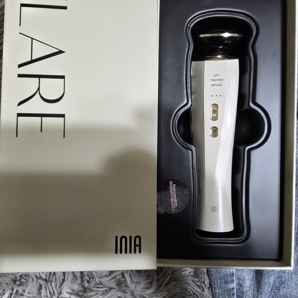 NIB Inia Flare Skin Rejuvenation Device - Picture 4 of 6